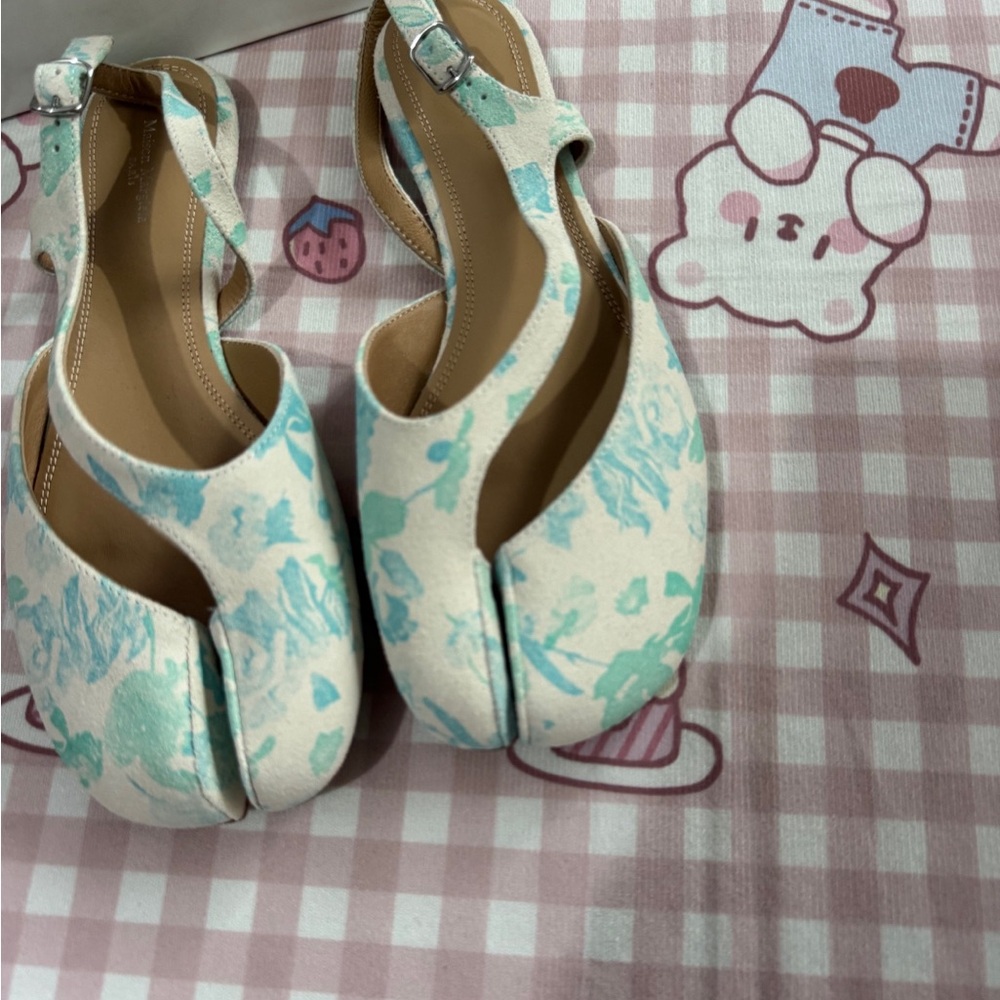Maison Margiela Floral Split-Toe Slingback Flats in Mint and Cream - Picture 2 of 8